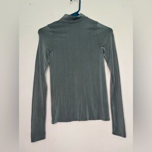 FREE PEOPLE INTIMATELY GREEN/BLUE STRETCHY LONG SLEEVE TURTLENECK SZ XS/SMALL